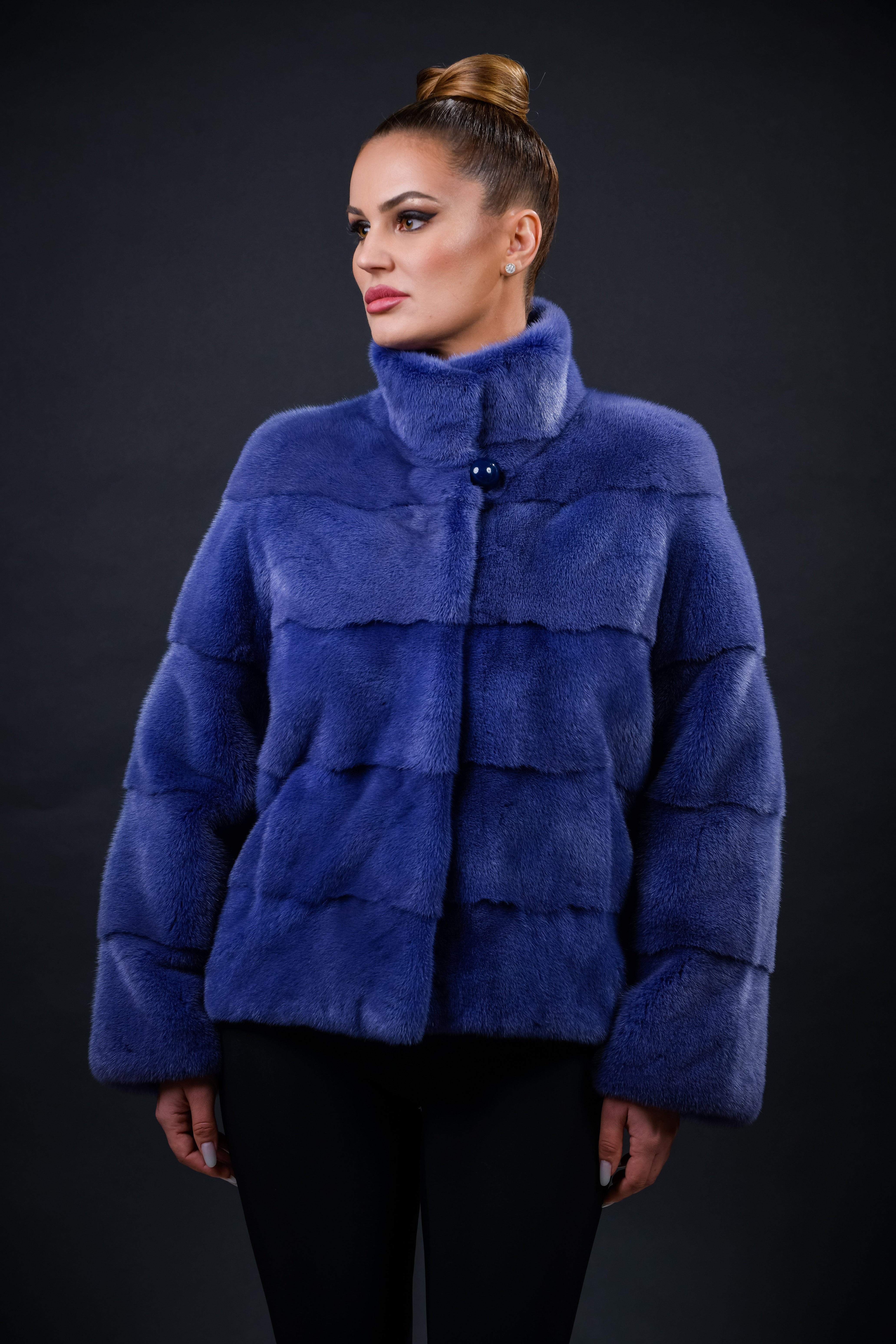 Haină din blană naturală de Vizon nuanța OceanBlue, croi drept, guler stil tunică, 5 rânduri