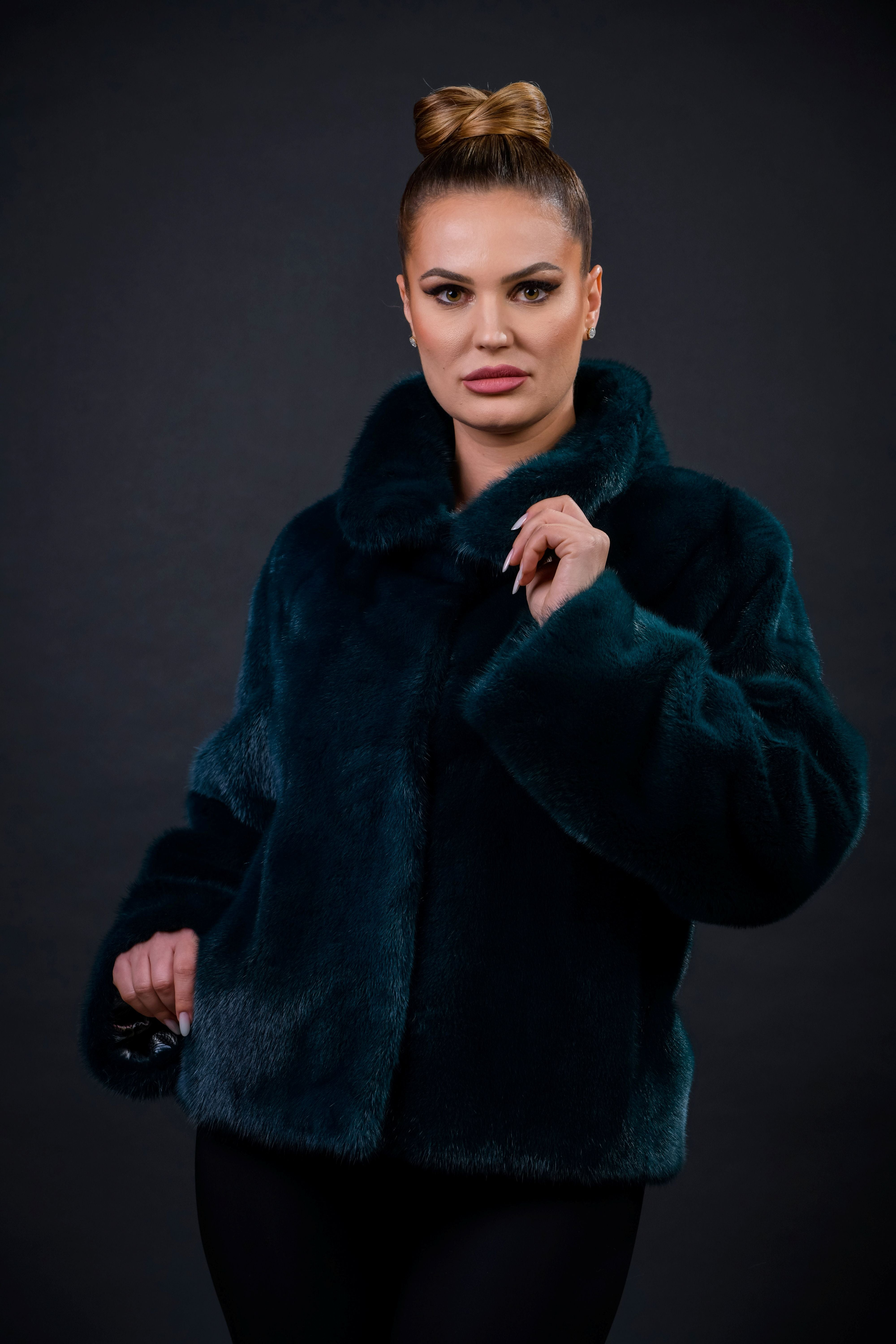 HAINA DIN BLANA NATURALA DE VIZON SMARALD