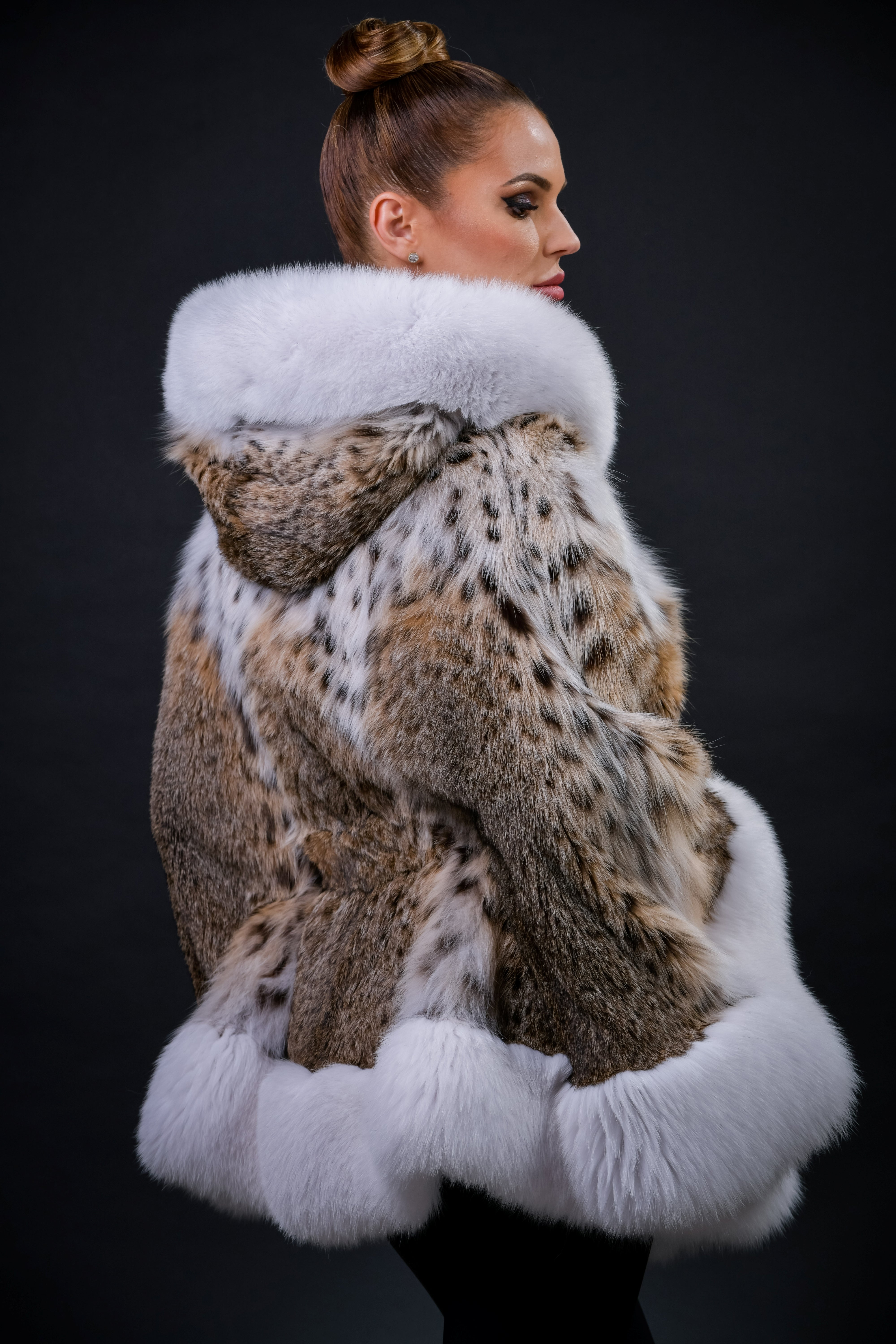 HAINA DIN BLANA NATURALA DE LYNX CU GLUGA, MODEL FLUTURE