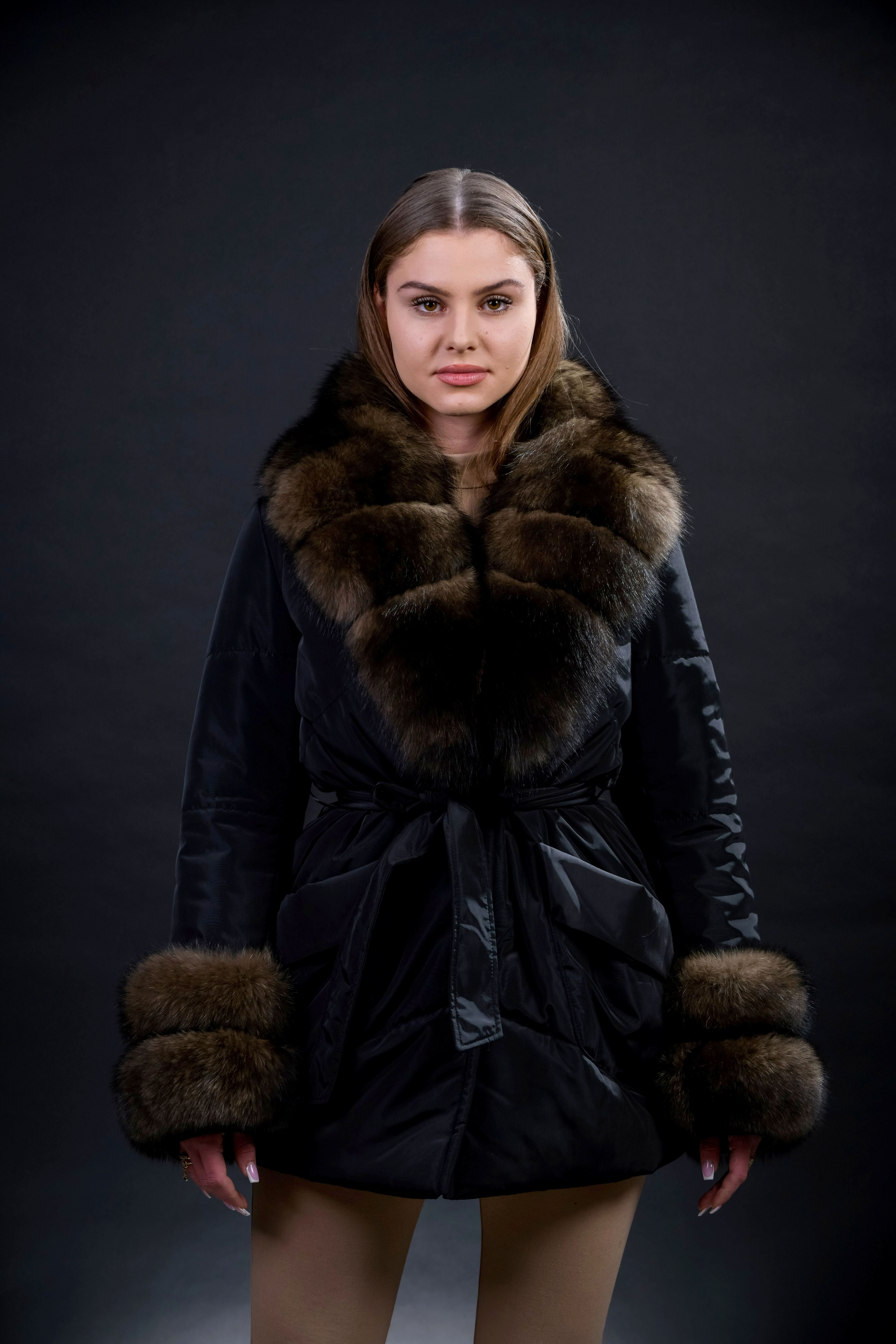 GEACA CU GULER SI MANSETE DIN BLANA NATURALA DE VULPE