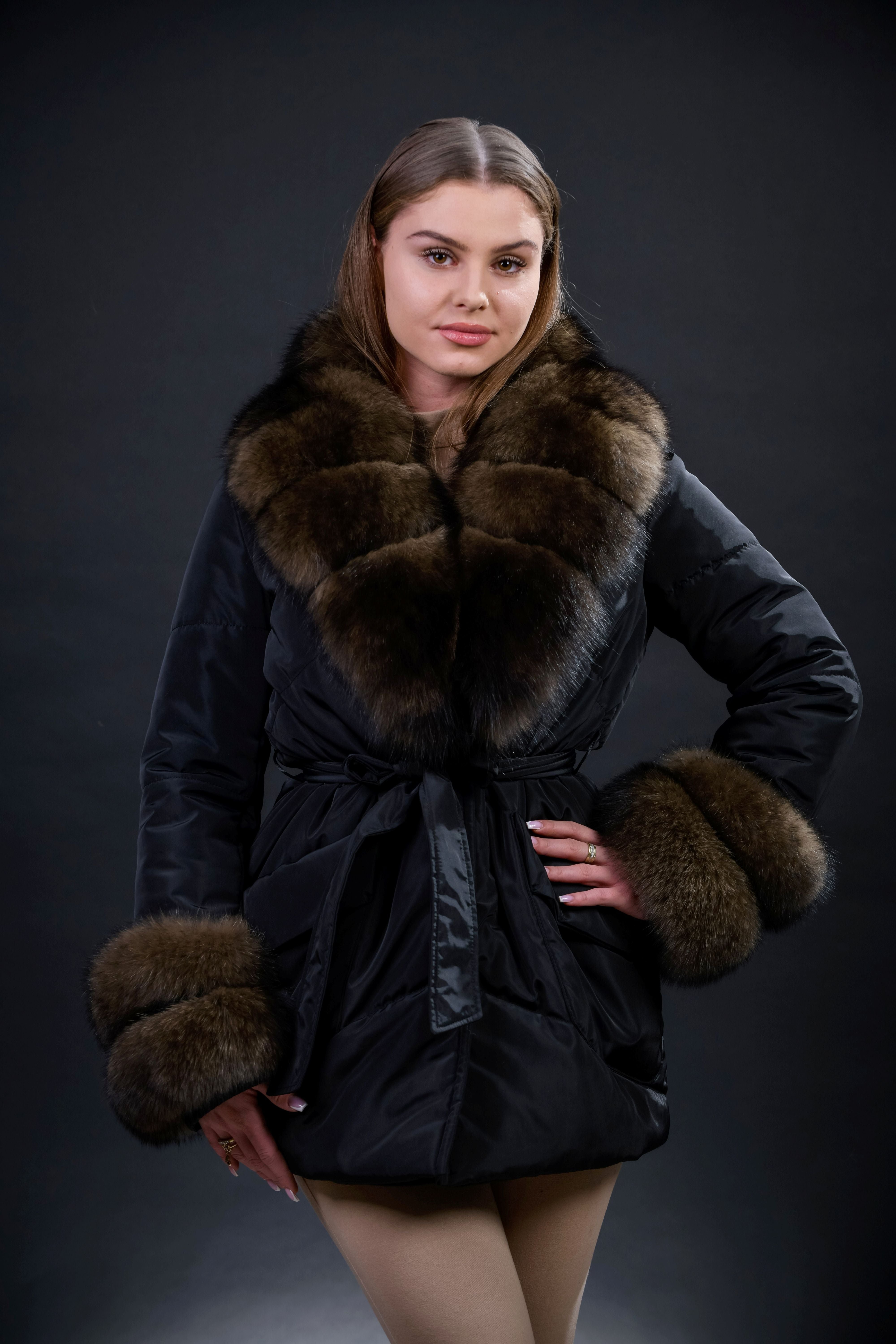 GEACA CU GULER SI MANSETE DIN BLANA NATURALA DE VULPE