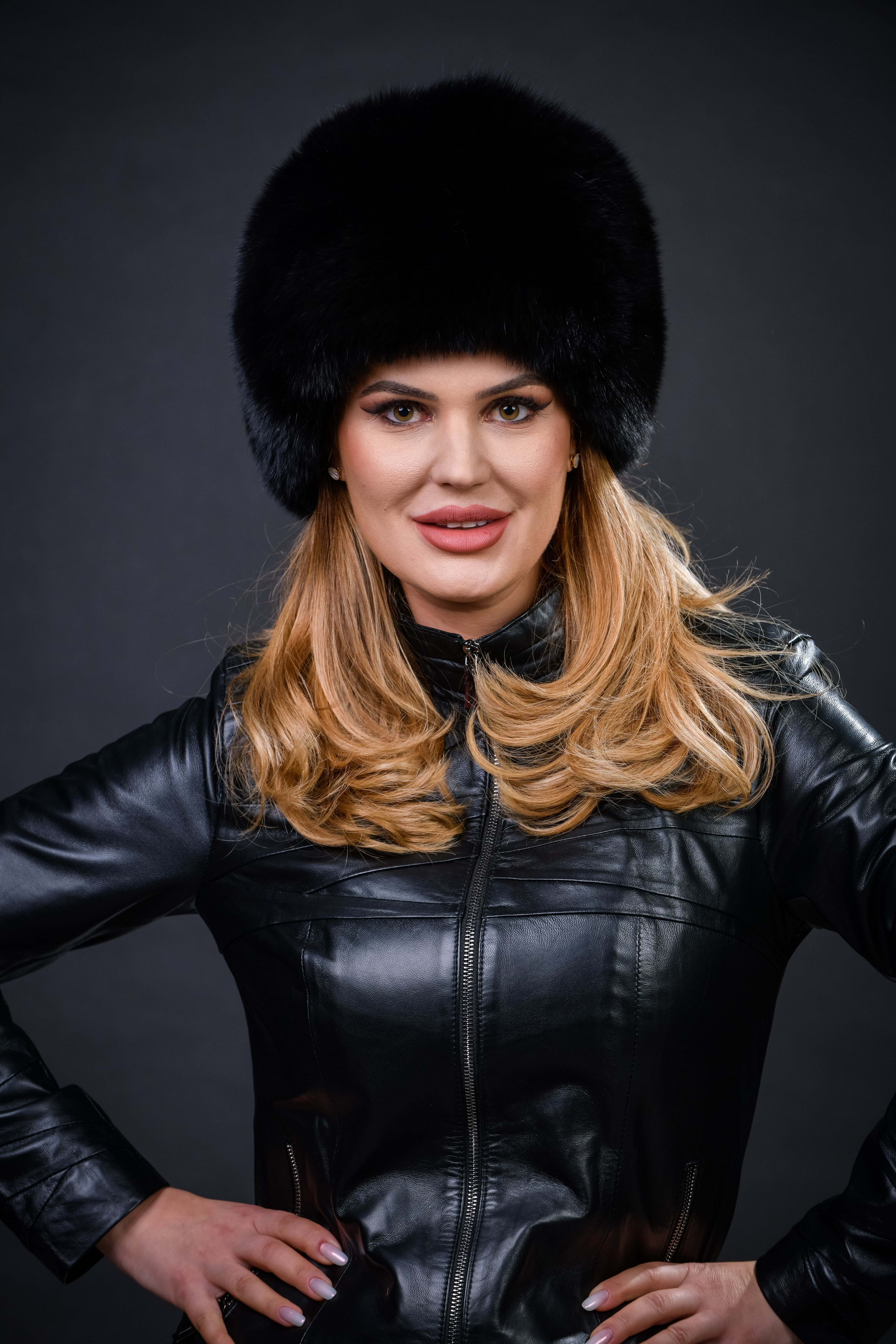 Căciulă din blană naturală de Vulpe Polară, negru