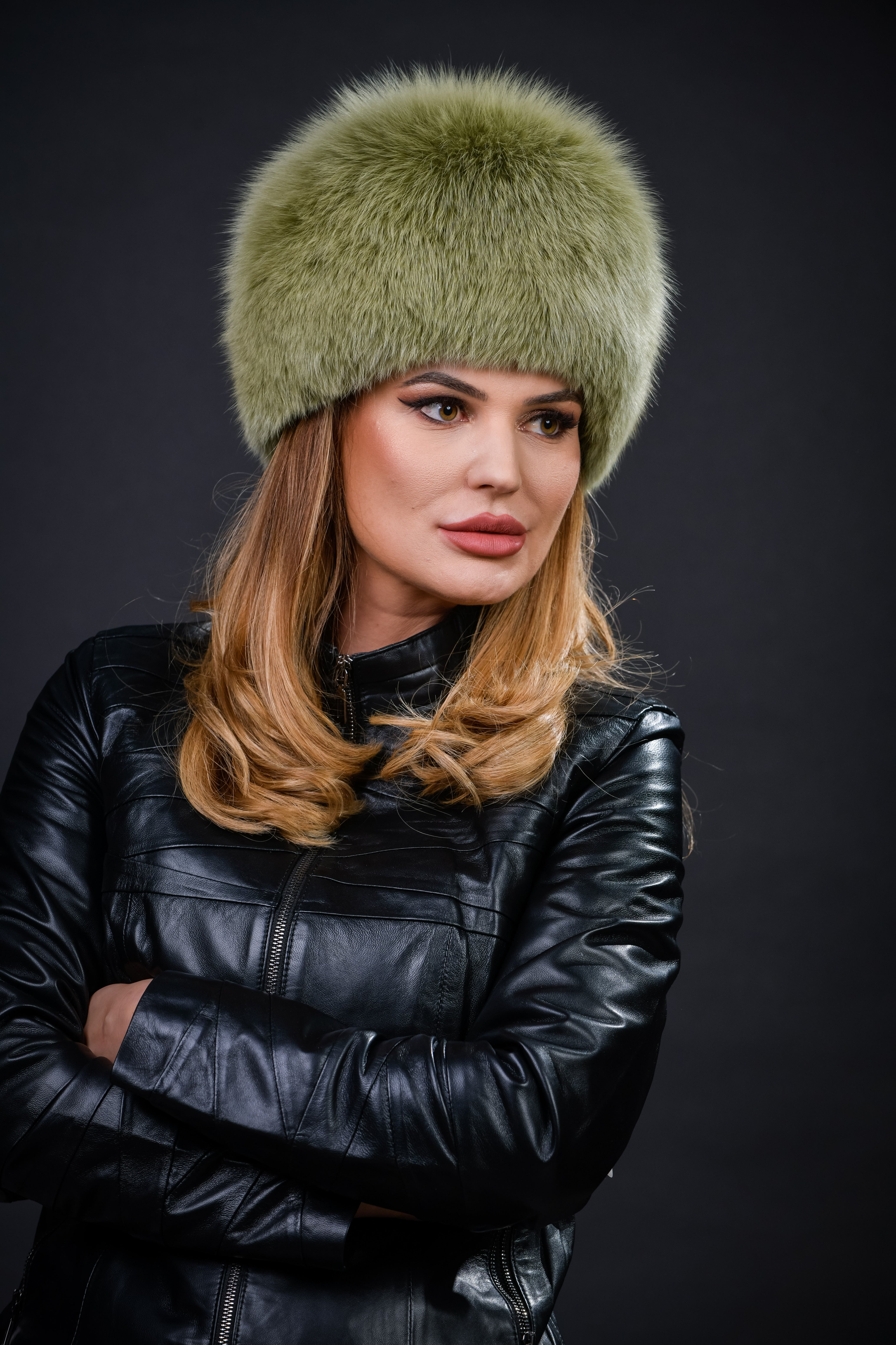 Căciulă din blană naturală de Vulpe Polară, nuanța kaki