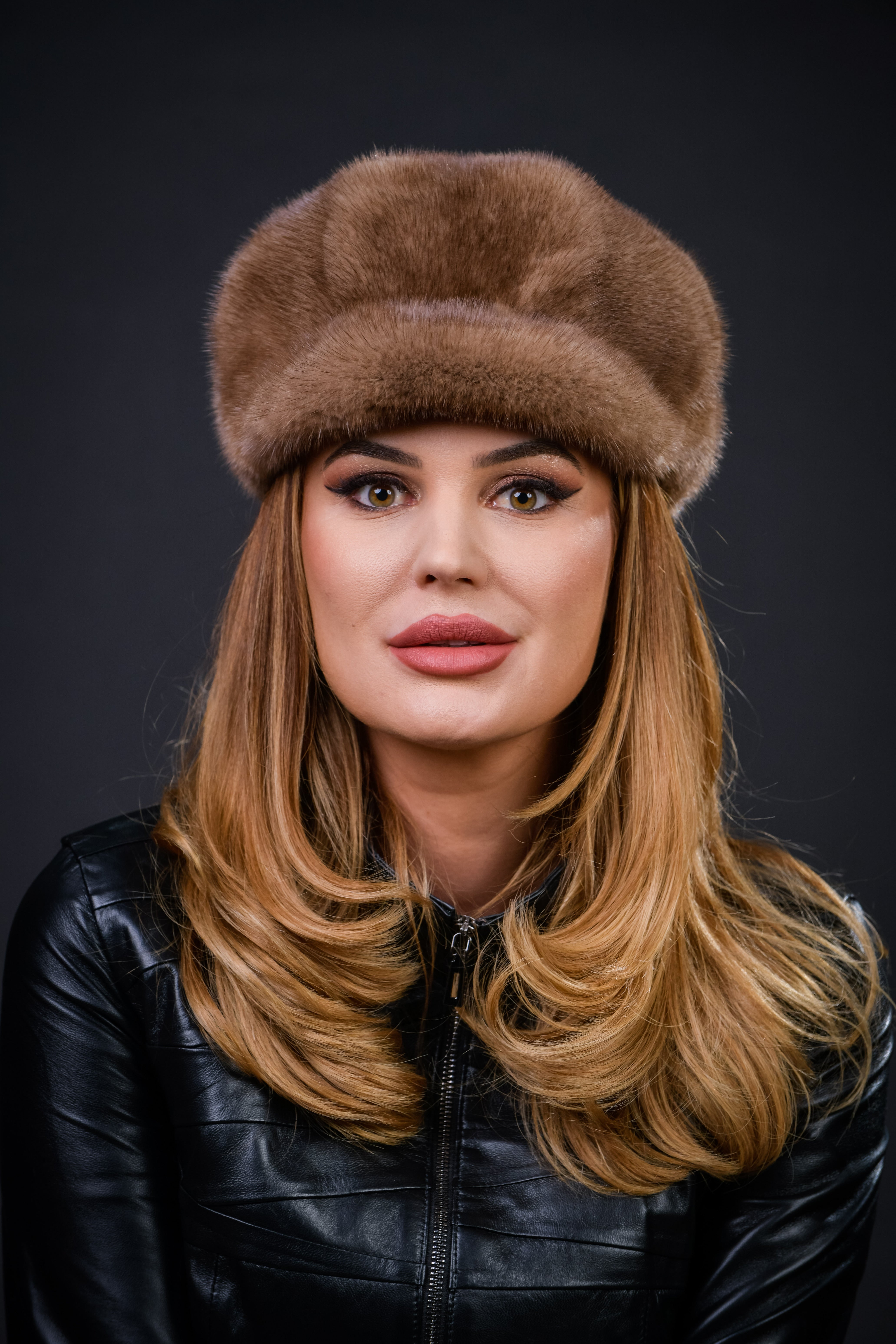 Șapcă din blană naturală de Vizon, nuanța pastel