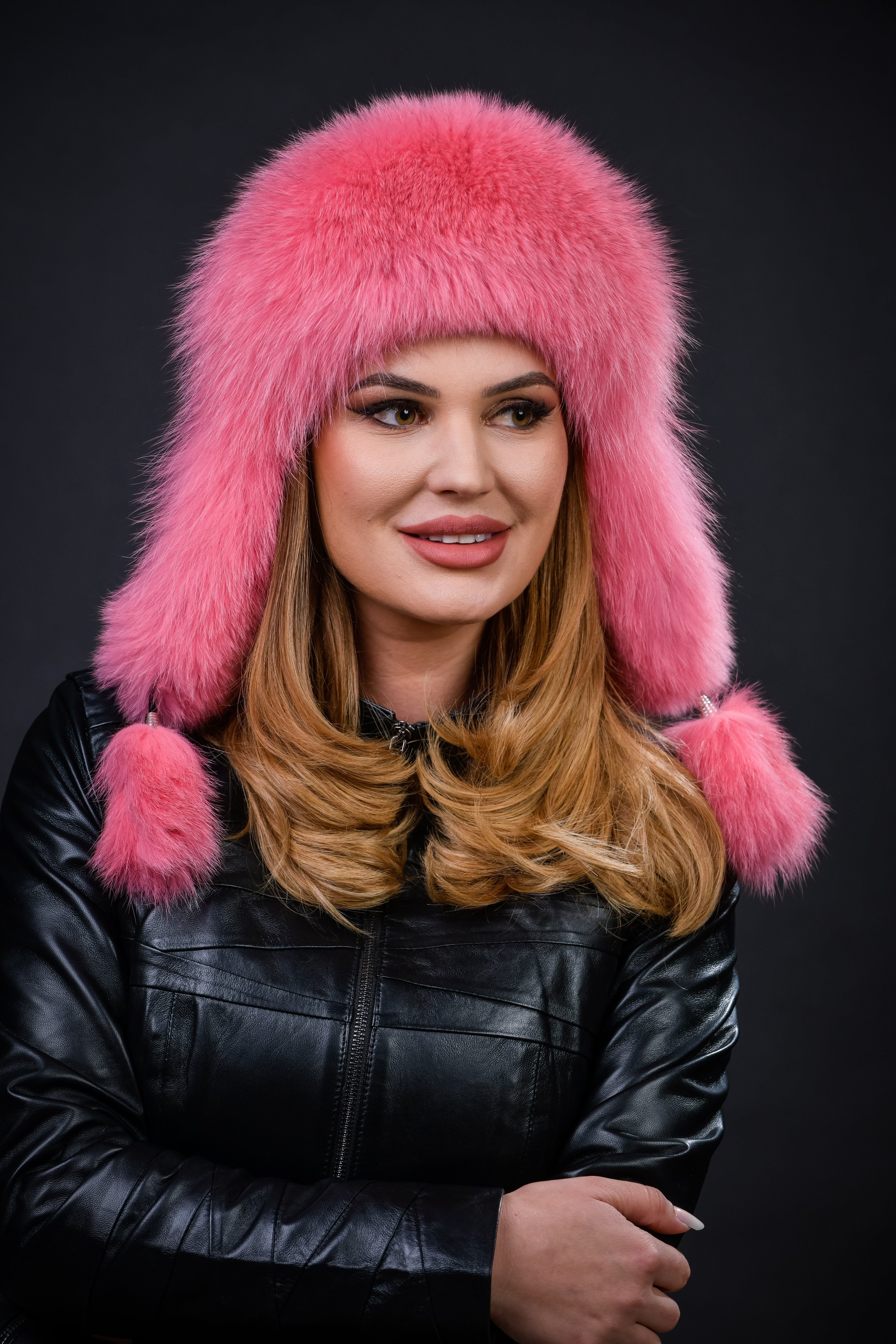 Căciulă din blană naturală de Vulpe Polară, nuanța roz