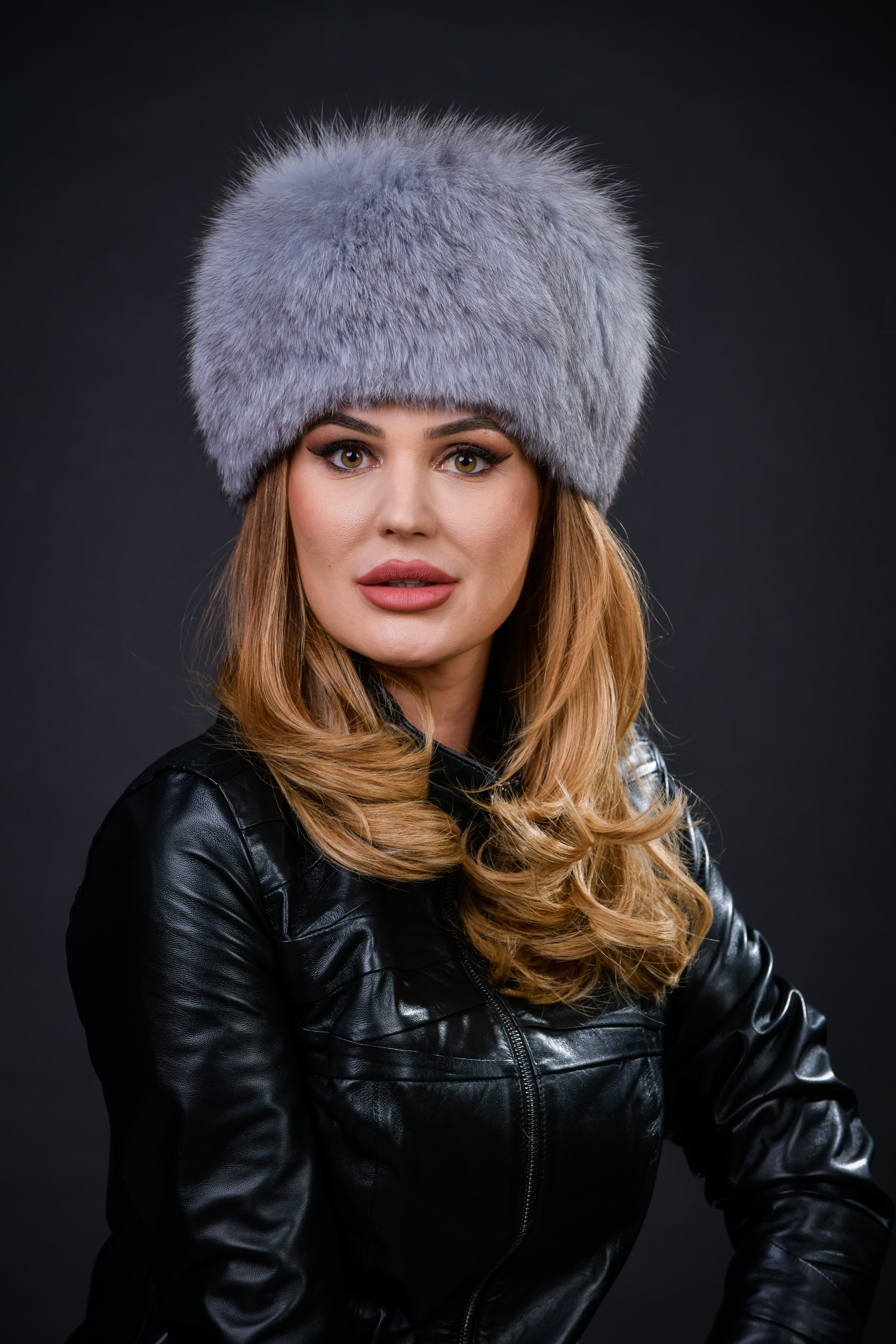 Căciulă din blană naturală de Vulpe Polară, nuanța gri