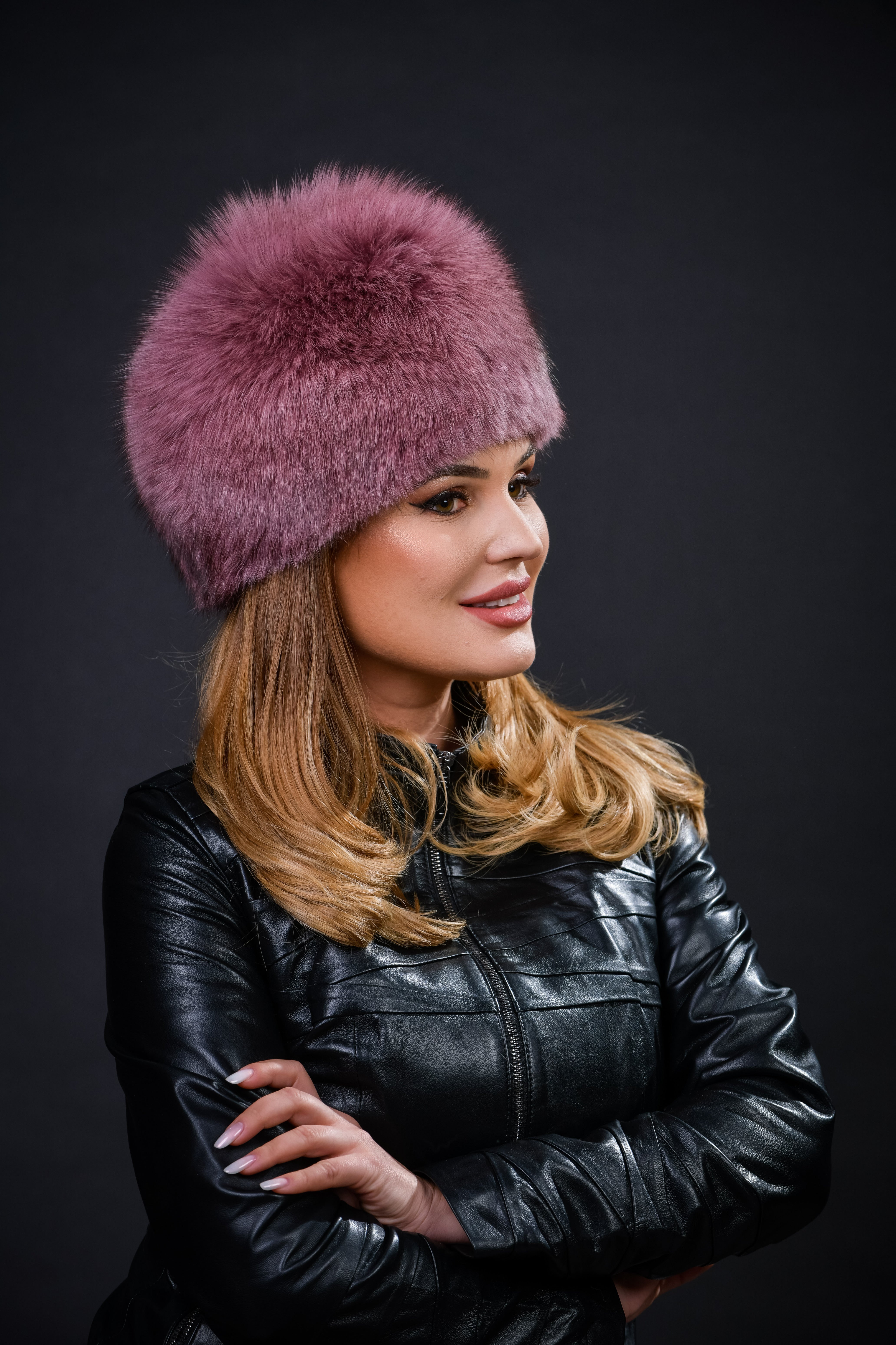 Căciulă din blană naturală de Vulpe Polară, nuanța roze