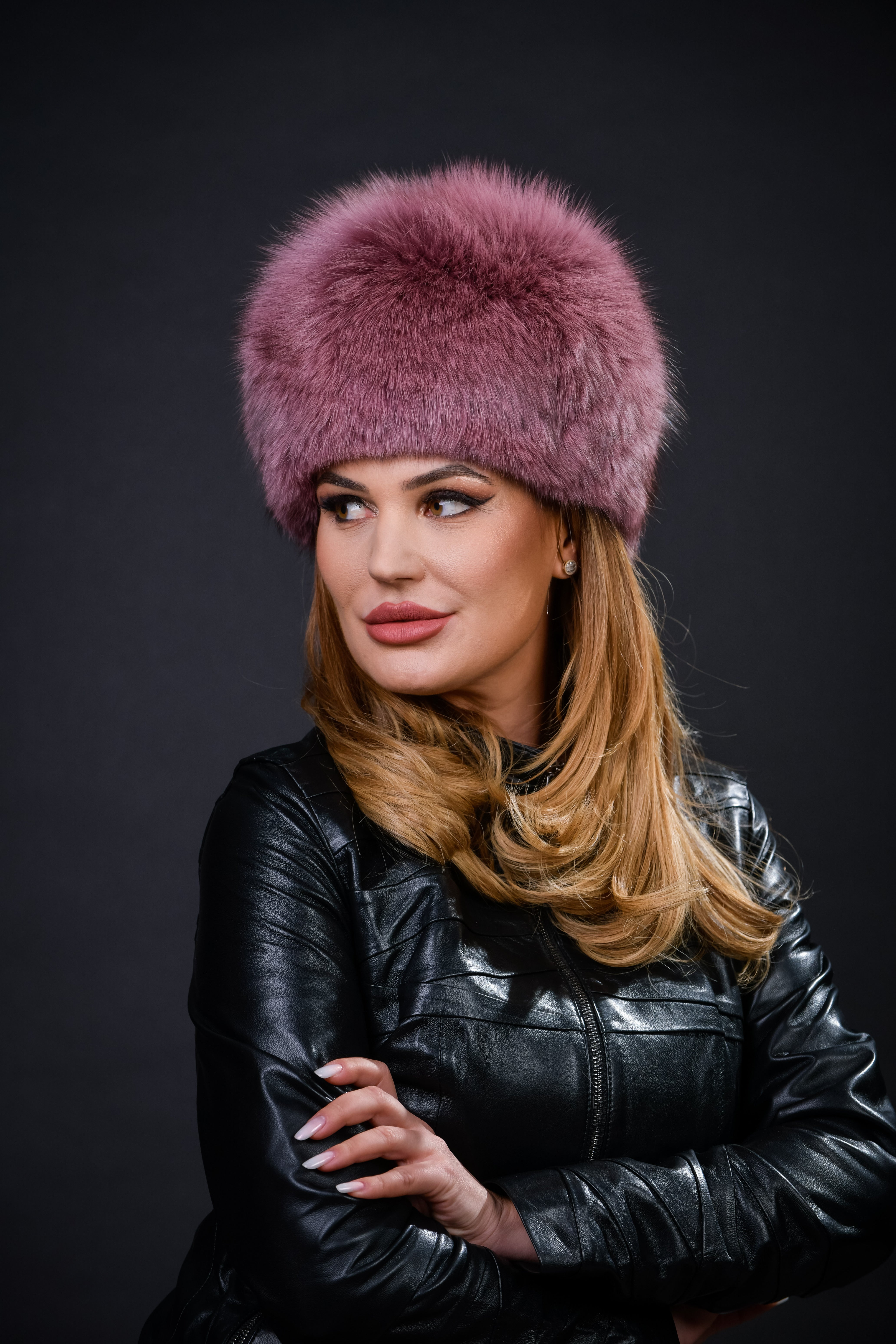 Căciulă din blană naturală de Vulpe Polară, nuanța roze