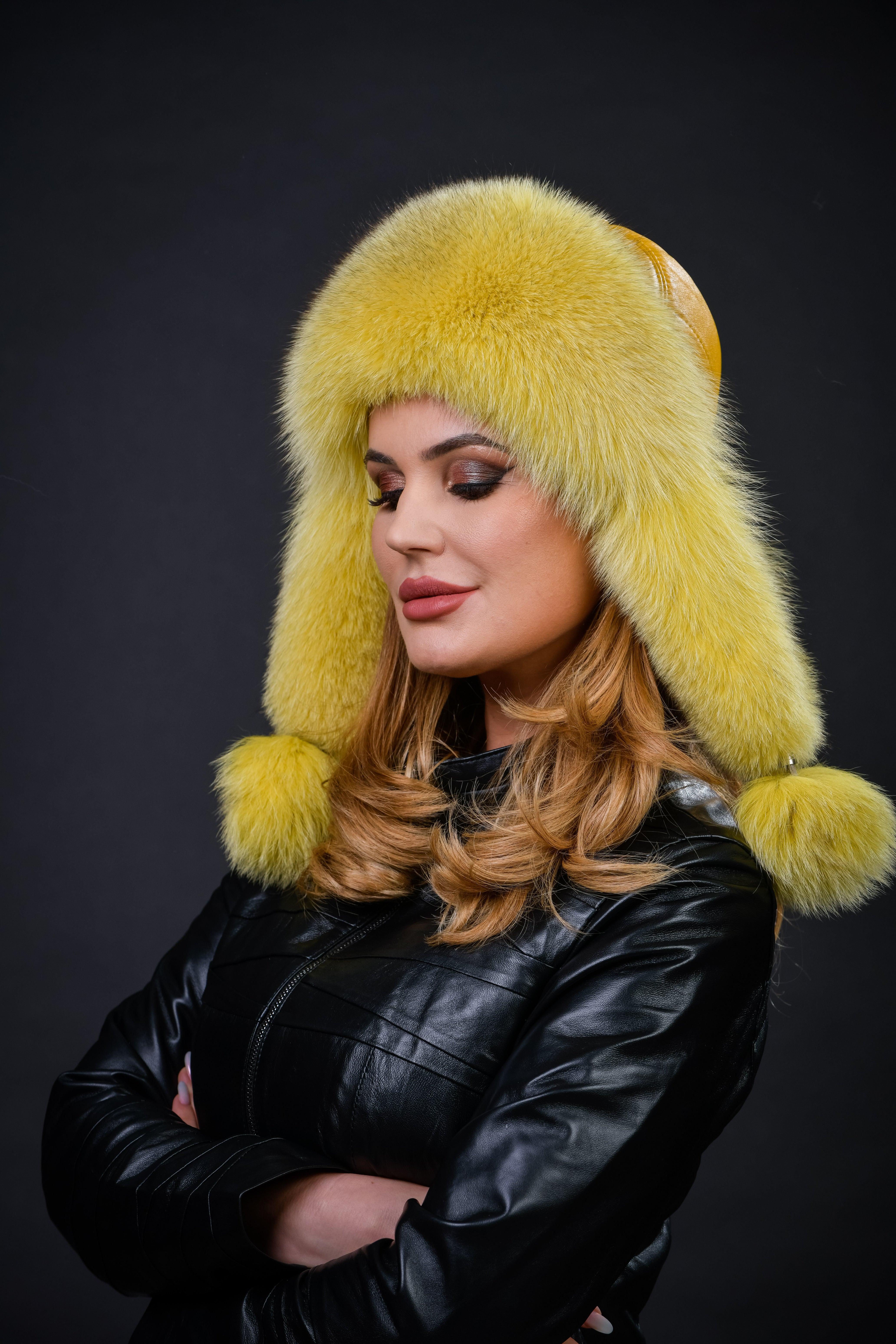 Căciulă din blană naturală de Vulpe Polară, nuanța galbenă