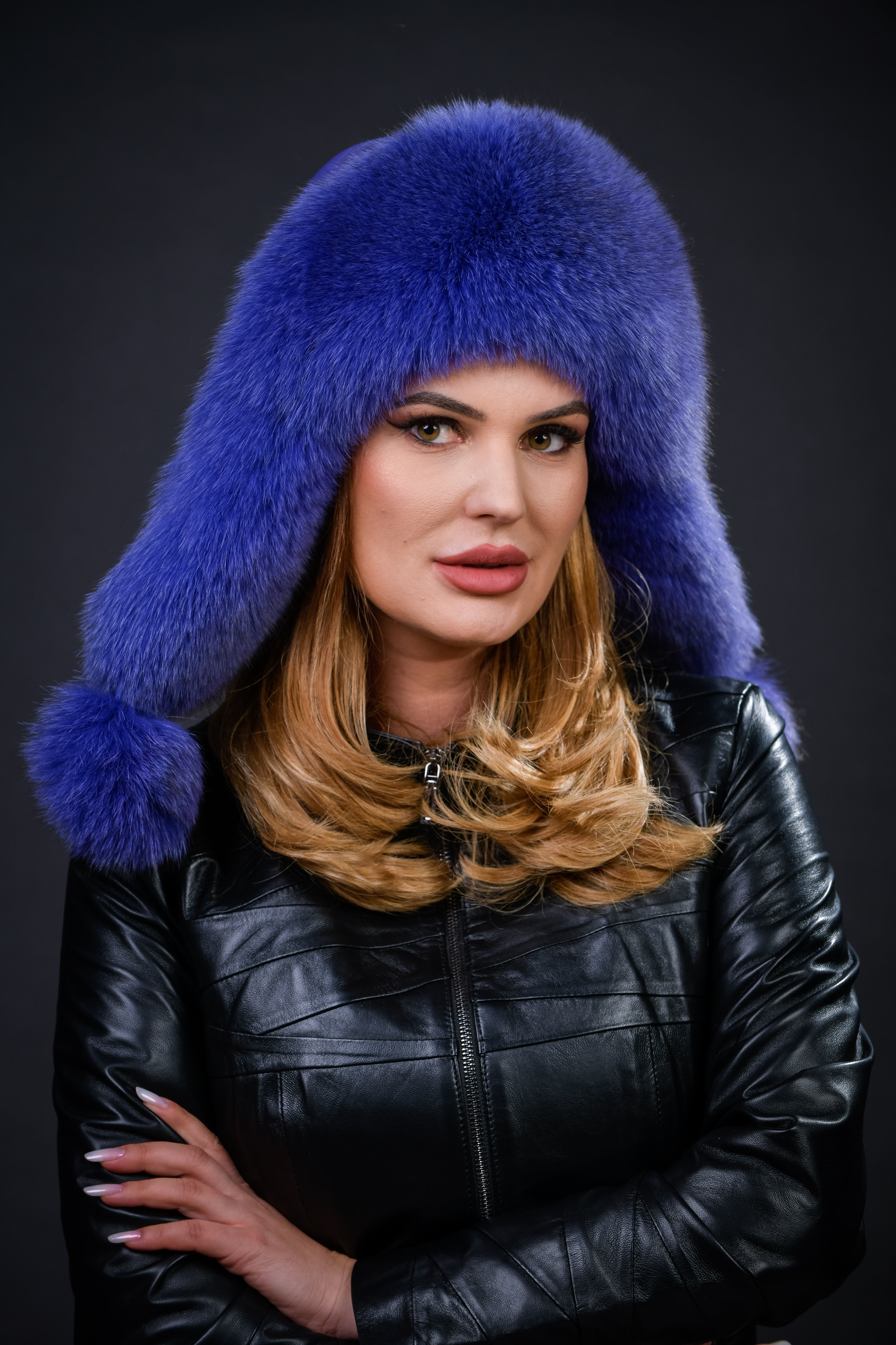 Căciulă din blană naturală de Vulpe Polară, nuanța indigo