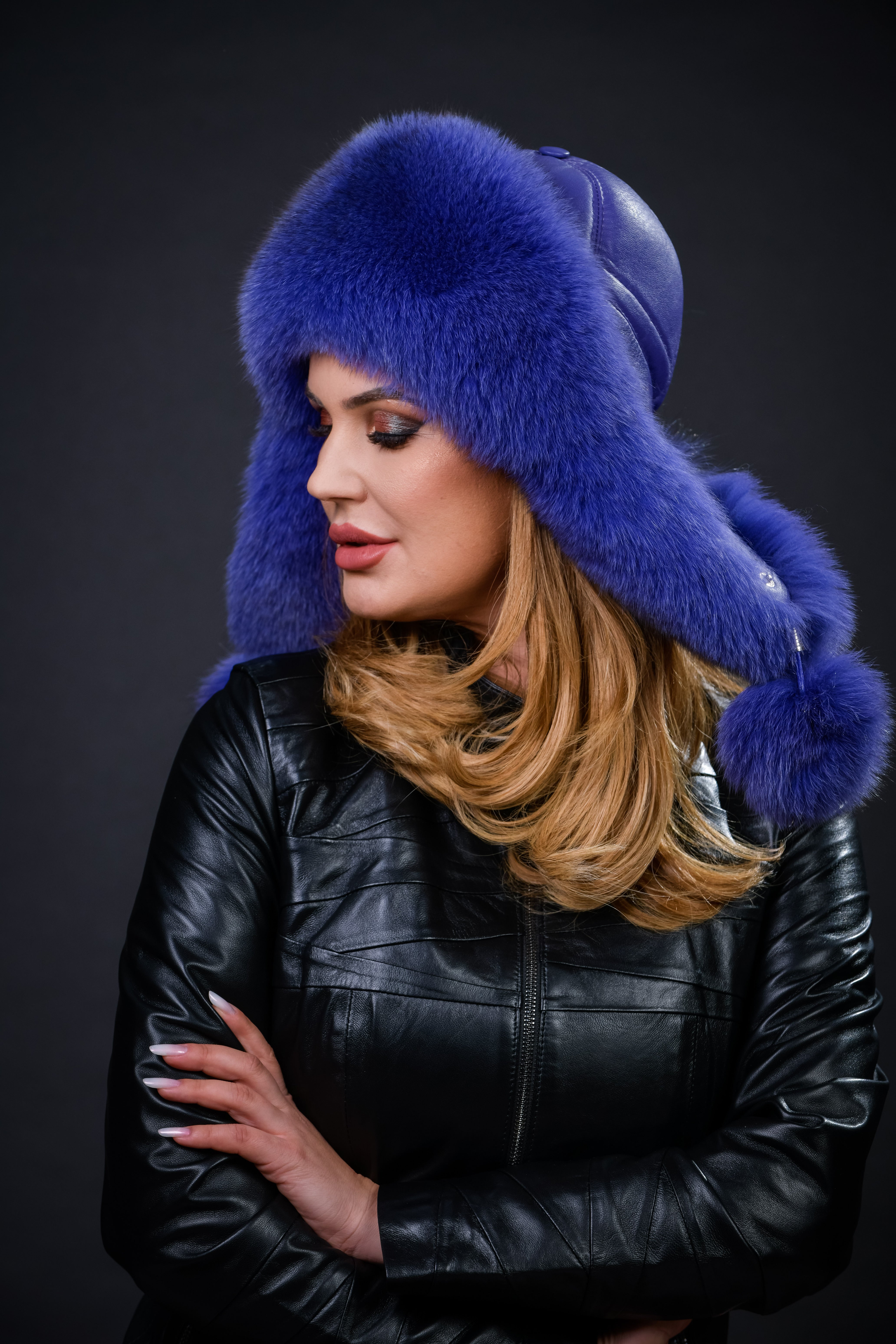 Căciulă din blană naturală de Vulpe Polară, nuanța indigo