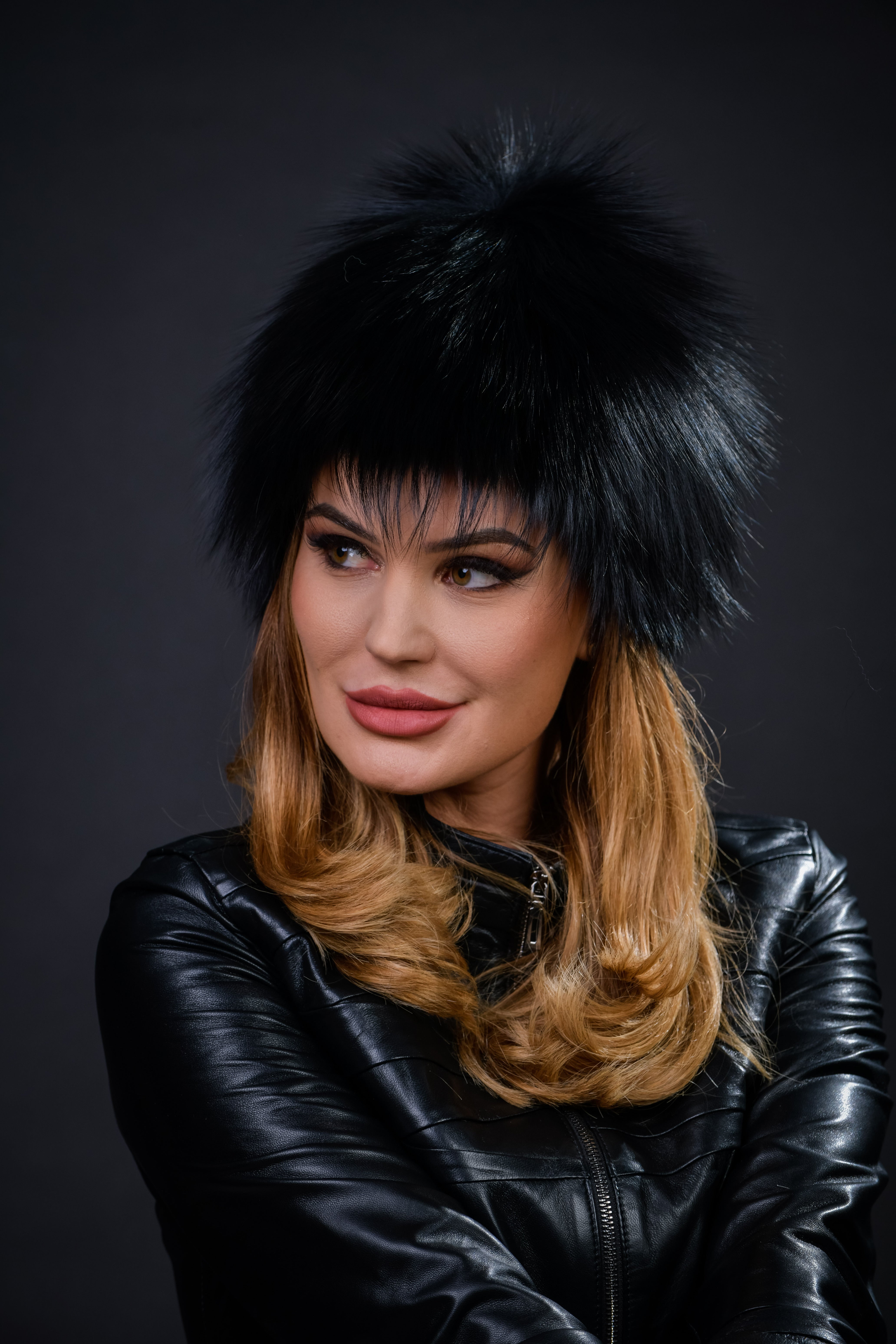 Fes din blană naturală de Vulpe Polara, nuanța negru