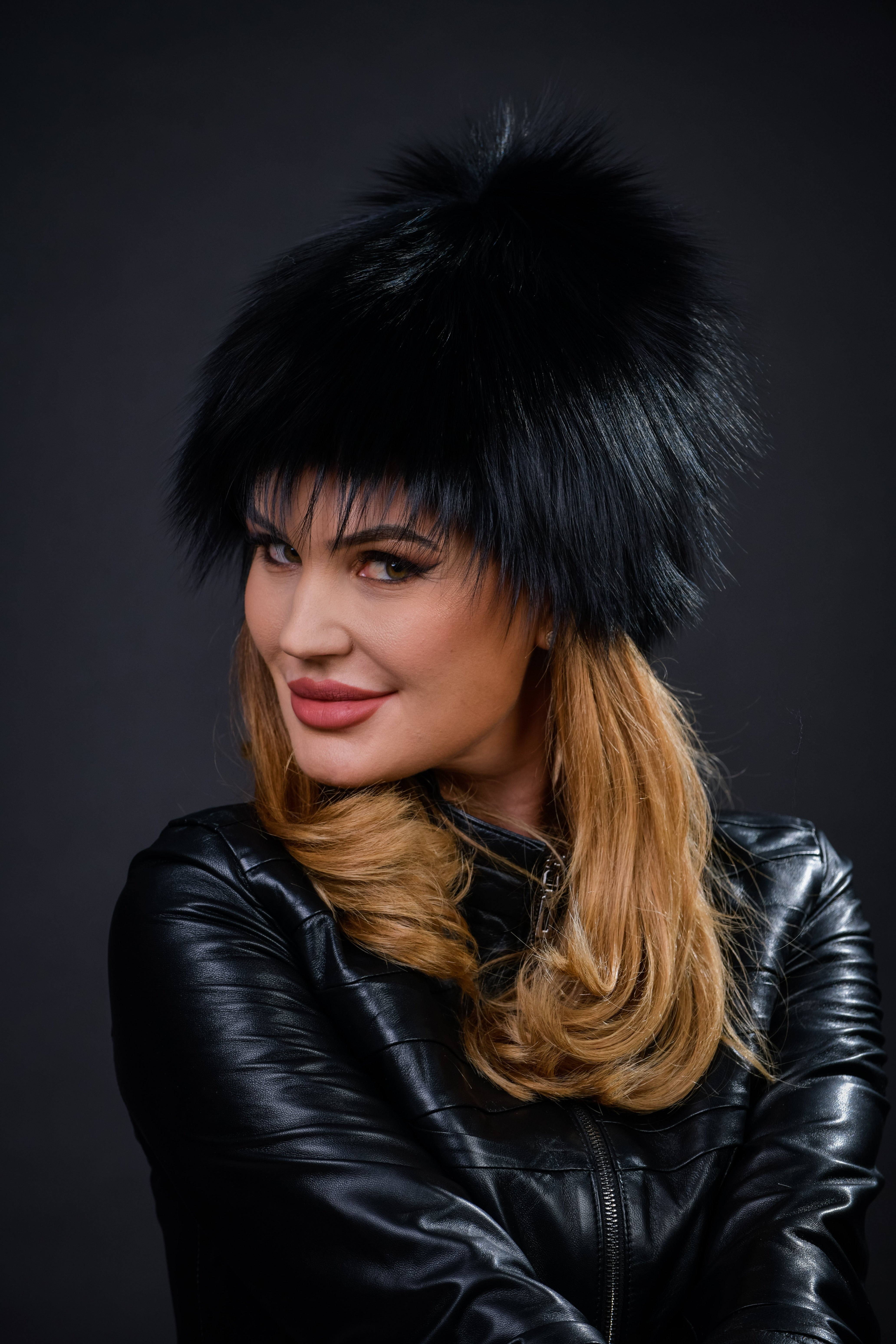 Fes din blană naturală de Vulpe Polara, nuanța negru