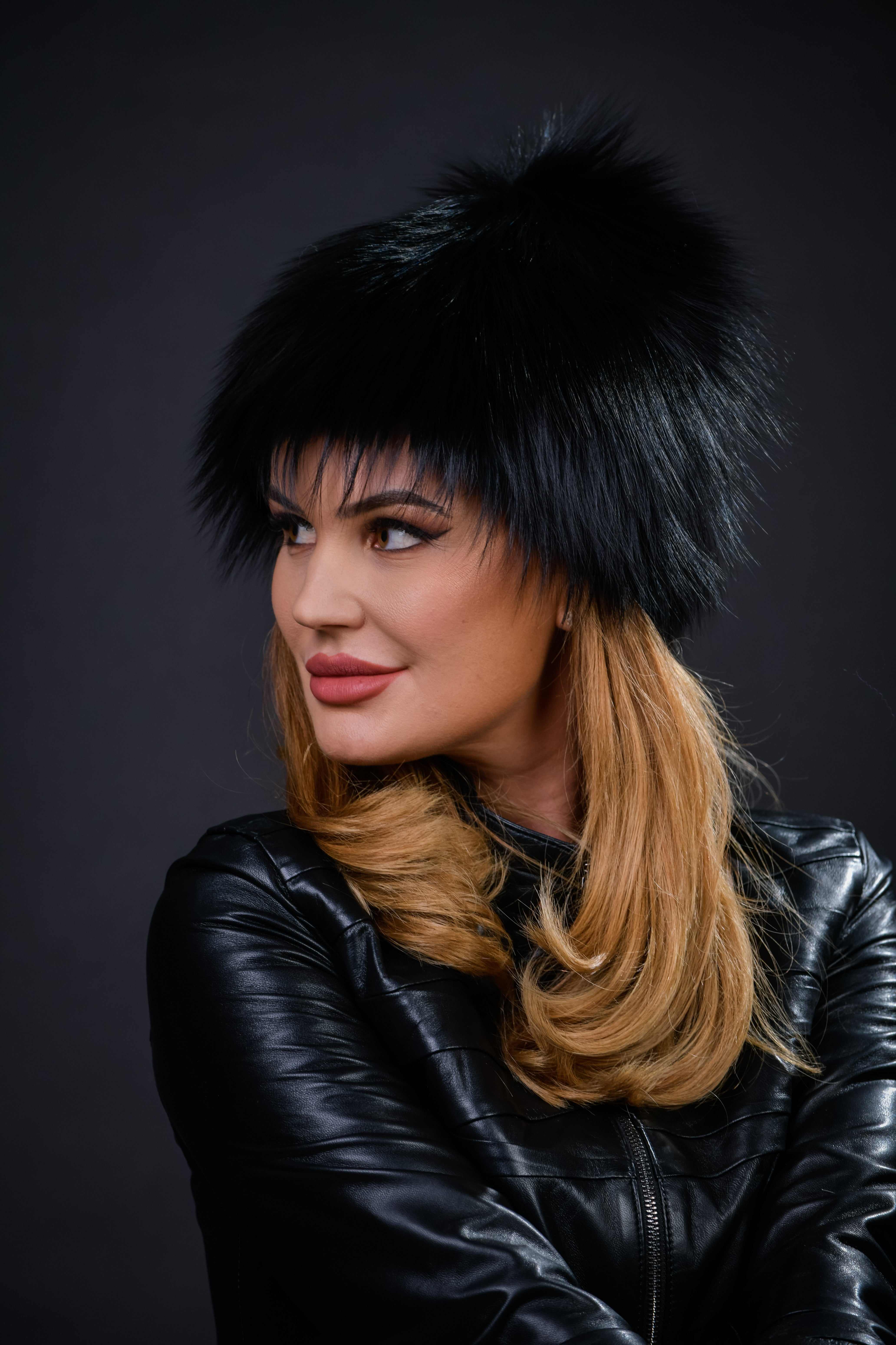 Fes din blană naturală de Vulpe Polara, nuanța negru