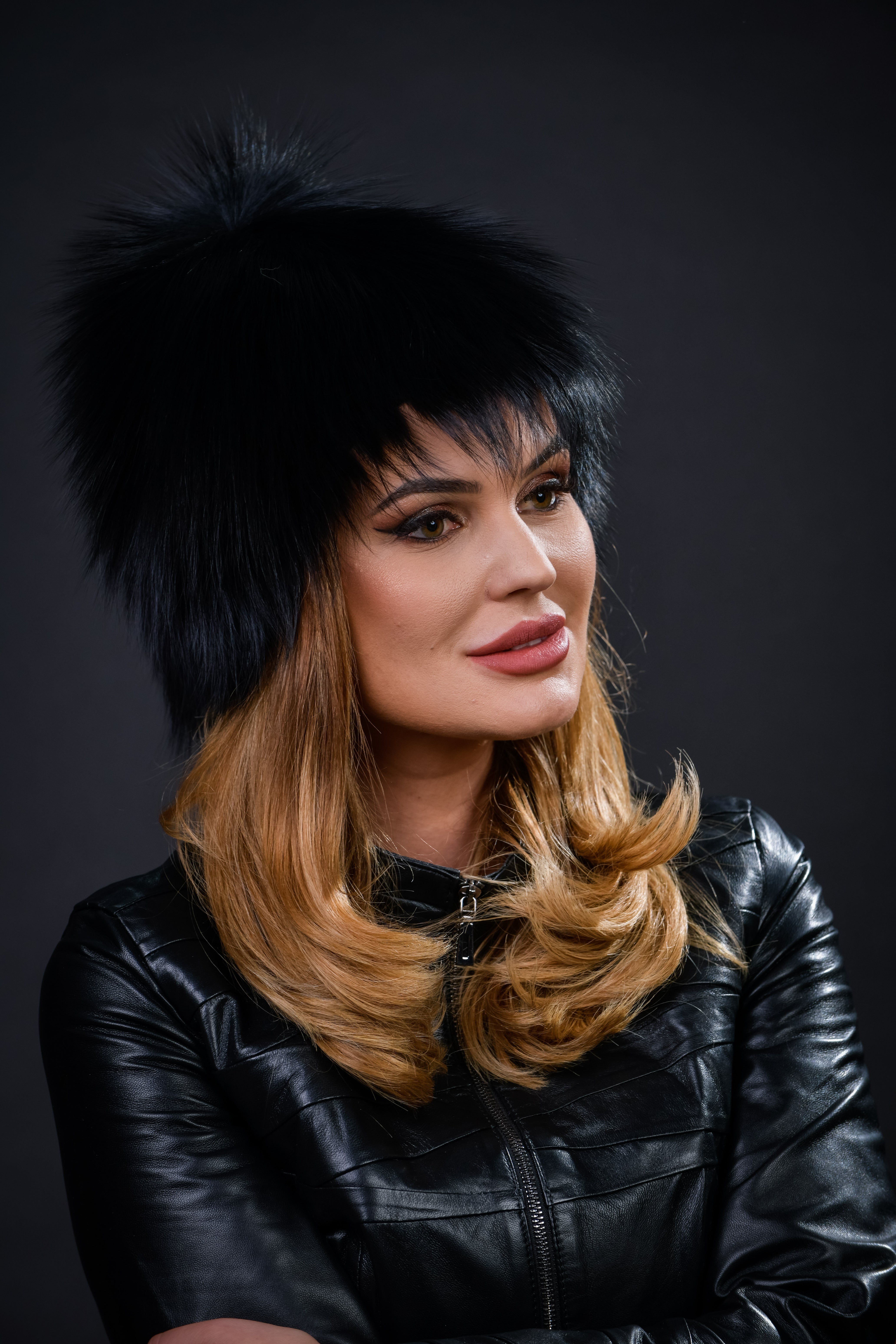 Fes din blană naturală de Vulpe Polara, nuanța negru